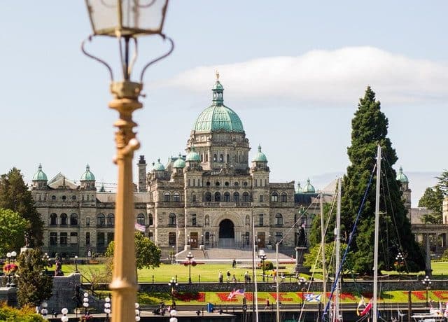 An image of the Capitol building in Victoria, BC.