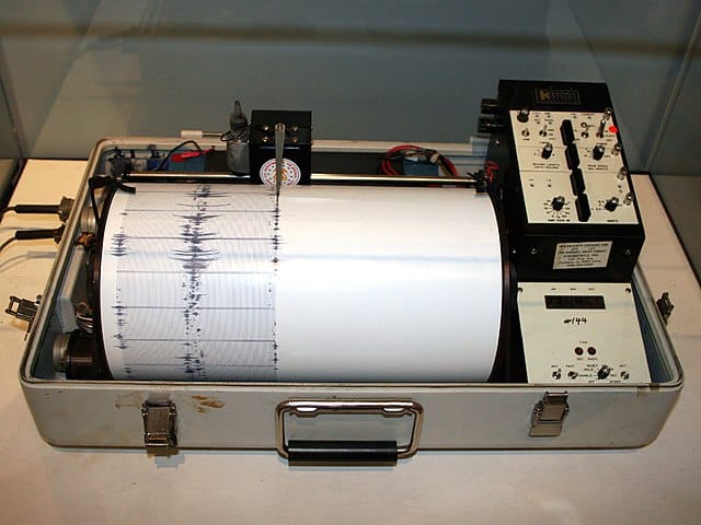 seismograph earthquake detector